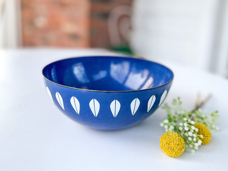 Cathrineholm Lotus 7 1/8 Enamel Bowl, Royal Blue Enamelware Bowl Made in Norway, Mid Century Modern Design, MCM Vintage Bowl image 1