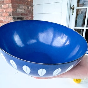Cathrineholm Lotus 7 1/8 Enamel Bowl, Royal Blue Enamelware Bowl Made in Norway, Mid Century Modern Design, MCM Vintage Bowl image 8