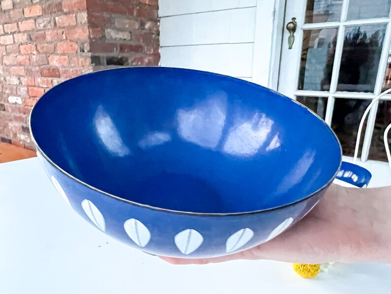 Cathrineholm Lotus 7 1/8 Enamel Bowl, Royal Blue Enamelware Bowl Made in Norway, Mid Century Modern Design, MCM Vintage Bowl image 8