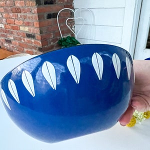 Cathrineholm Lotus 7 1/8 Enamel Bowl, Royal Blue Enamelware Bowl Made in Norway, Mid Century Modern Design, MCM Vintage Bowl image 9