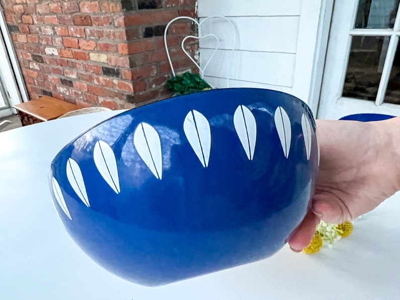 Cathrineholm Lotus 7 1/8 Enamel Bowl, Royal Blue Enamelware Bowl Made in Norway, Mid Century Modern Design, MCM Vintage Bowl image 9