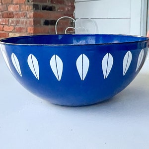 Cathrineholm Lotus 7 1/8 Enamel Bowl, Royal Blue Enamelware Bowl Made in Norway, Mid Century Modern Design, MCM Vintage Bowl image 10