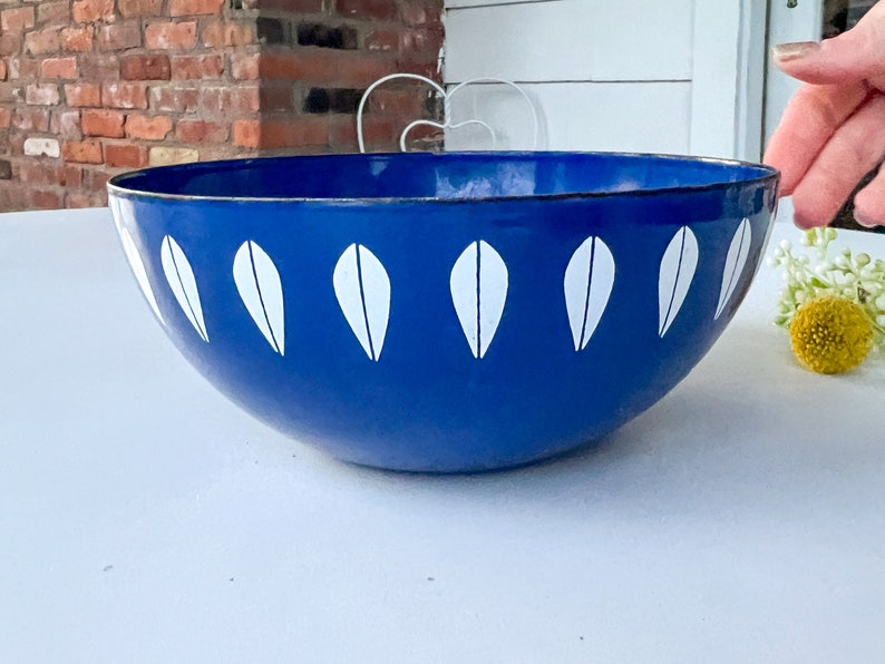 Cathrineholm Lotus 7 1/8 Enamel Bowl, Royal Blue Enamelware Bowl Made in Norway, Mid Century Modern Design, MCM Vintage Bowl image 10