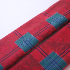 Seatbelt covers car 1 pair Green,  red  square patterned seatbelt covers