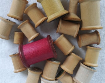 20 Vintage Wooden Thread Spools