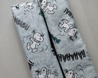 Seatbelt covers car 1 pair Snoopy   patterned seat belt covers.