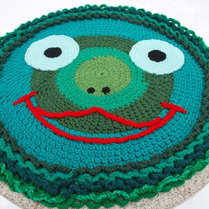 Green Frog handmade circle rug