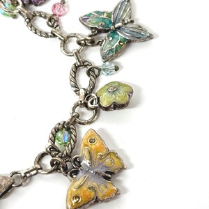 Pulseira vintage Brighton com pingente de borboleta (modelo antigo) | Joia colecionável com esmalte e detalhes em prata | Design encantador imagem 2