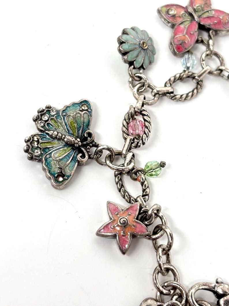 Pulseira vintage Brighton com pingente de borboleta (modelo antigo) | Joia colecionável com esmalte e detalhes em prata | Design encantador imagem 3