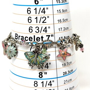 Pulseira vintage Brighton com pingente de borboleta (modelo antigo) | Joia colecionável com esmalte e detalhes em prata | Design encantador imagem 7