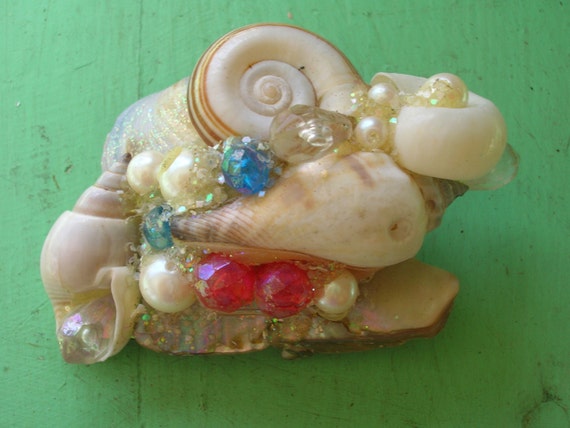 Vintage Seashell Brooch / Seashell Pin / Seashell… - image 1