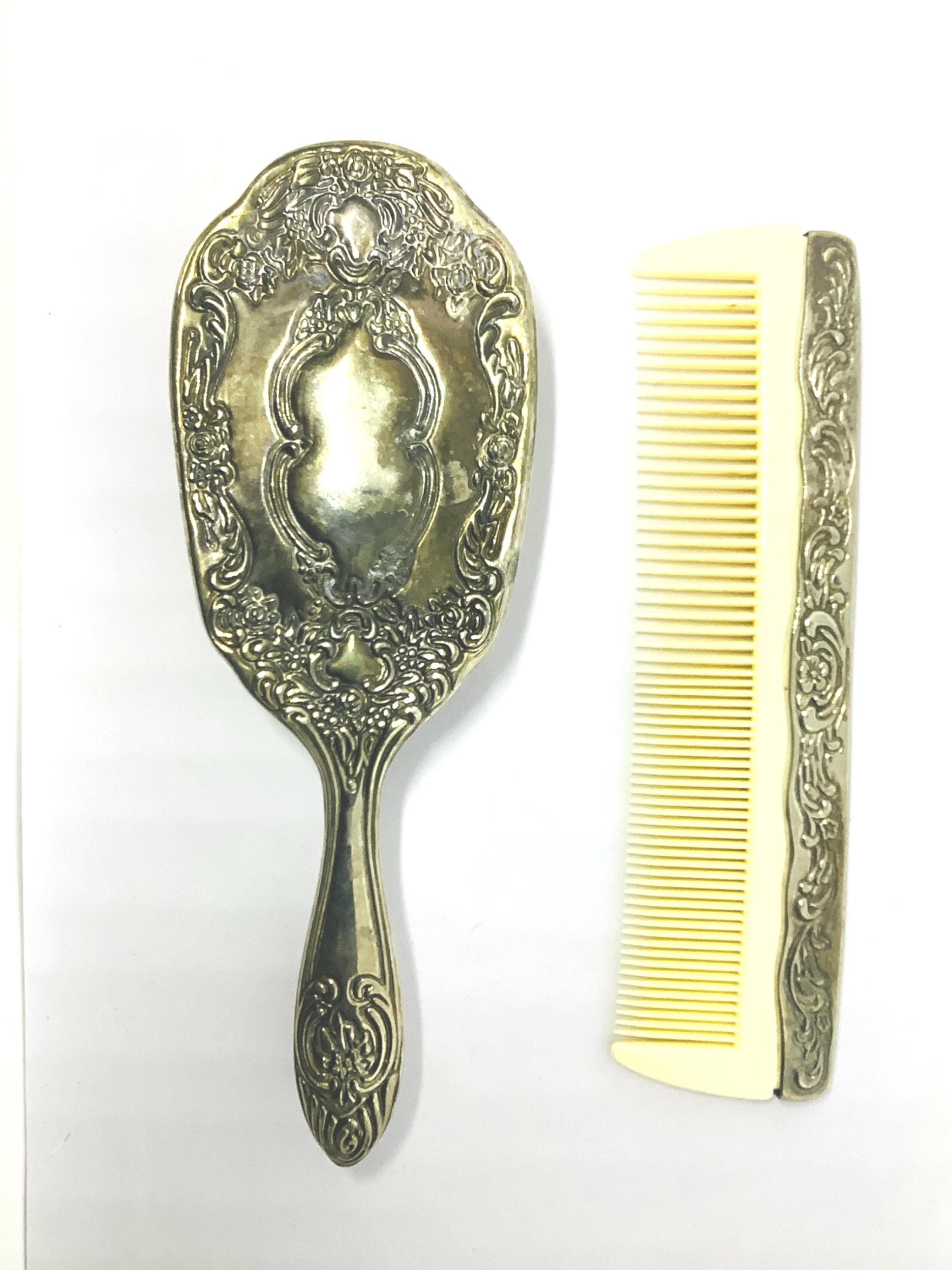 Great Condition Vintage 1960\'s Silver Plated Vanity Brush and Comb Set Vintage Silver-Plate Vanity Set With Comb, Brush and Mirror  main image 3