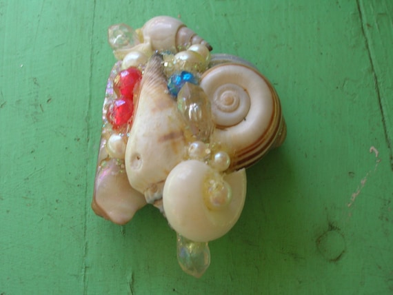 Vintage Seashell Brooch / Seashell Pin / Seashell… - image 3