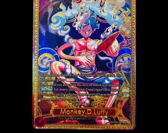 Puede incluir: Una carta coleccionable holográfica que muestra a Monkey D. Luffy con cabello blanco y un sombrero rojo, rodeado de remolinos de energía azul. La carta muestra un nivel de poder de 9000, un coste de 7 y texto sobre un fondo con borde dorado.
