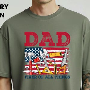 Könnte beinhalten: Set aus drei Keramikbechern mit gesprenkelter, matter Oberfläche. Die Becher sind in Creme-, Hellgrau- und Dunkelgrautönen gehalten. Jede Tasse hat ein schlichtes, minimalistisches Design.
