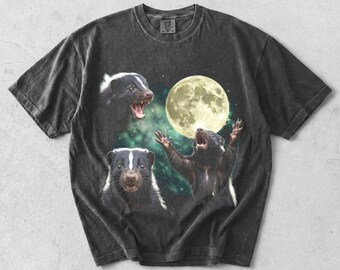Funny Skunk Shirt Retro Vintage Animal Tee, Cute Skunk Graphic T-Shirt, Woodland Animal Lover Gift, Oversized Washed Aesthetic Tee