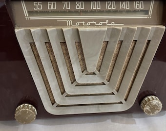 1949 Motorola Model 68X tabletop tube radio,  burgundy Styrene Cabinet V-grille