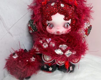 Muñeca SkullPanda de lujo hecha a mano con cristales brillantes – Serie Chomp / You Found Me