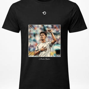 Camiseta com pôster vintage de Arda Guler | Estampa retrô de futebol | Real Madrid Turquia e Copa do Mundo de 2026 imagem 4