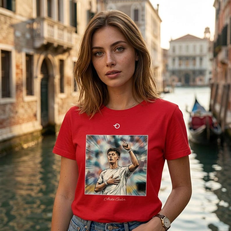 Camiseta com pôster vintage de Arda Guler | Estampa retrô de futebol | Real Madrid Turquia e Copa do Mundo de 2026 imagem 2