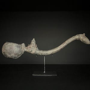 Javanesisk bronsslev, indonesisk rituell sked med invecklade motiv, traditionell samlarkonst i brons