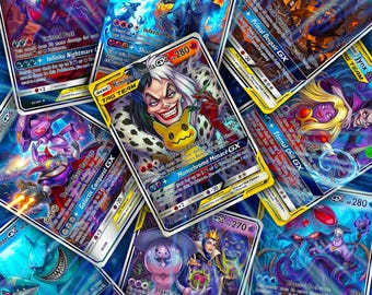Pode incluir: Uma coleção de cartas colecionáveis coloridas com vários personagens ilustrados, incluindo Cruella de Vil com Mimikyu, Ursula e outras figuras. Cada carta exibe texto, valores de HP e nomes de ataques como Inferno Couture e Abyssal Embrace.
