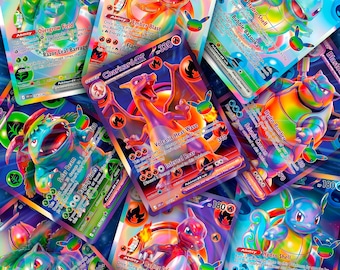 Könnte beinhalten: Eine Sammlung holografischer Pokemon-Sammelkarten mit Charizard ex, Venusaur und Blastoise. Die Karten zeigen lebendige Regenbogen-Folienmuster, Charakterillustrationen, Angriffsnamen wie Volcanic Heat Wave und Textdetails.