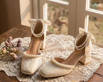Cream Floral Jacquard Wedding Shoes for Bride Vintage French Style Pearl Ankle Strap Block Heel Pumps Romantic Lace