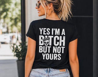 Camiseta "Sí, soy una perra, pero no la tuya", camiseta con cita atrevida, top gráfico sarcástico y moderno, energía de perra mala con corona de calavera, ropa urbana divertida para mujeres