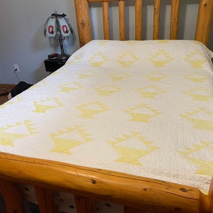 Yellow Basket Quilt   Amish quilt  bedding  coverlet  antique quilt  vintage quilt