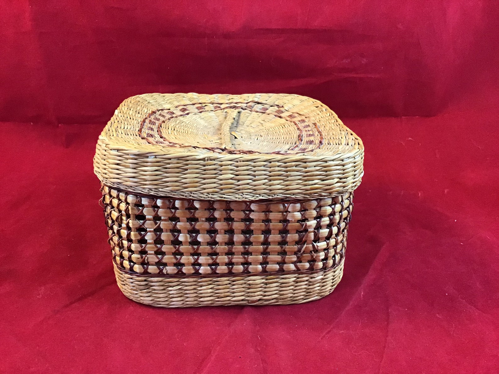 Vintage Native American Basket Folk Art Lidded Sweet Grass Etsy
