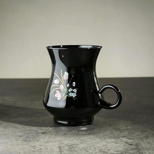 Set mit 5 Rubinglasbecher | Tiefrotes Boho mundgeblasenes Glas | Vintage Tschechische Blumen Gold Dekor