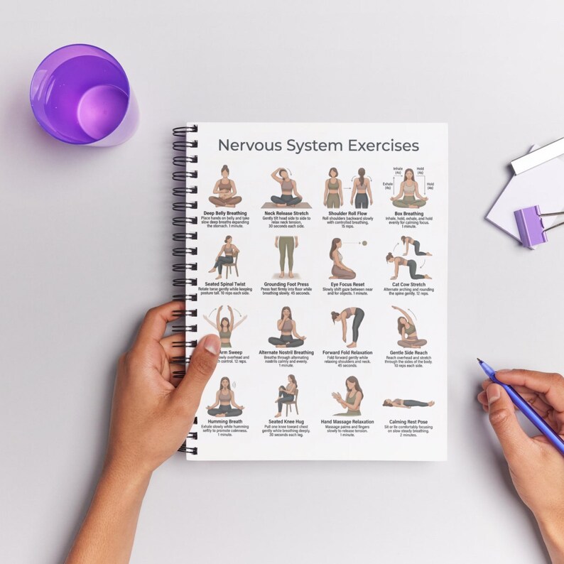 Puede incluir: Un cuaderno de espiral abierto, titulado "Nervous System Exercises", muestra posturas de yoga ilustradas. Una taza morada y un bol&iacute;grafo est&aacute;n sobre la superficie blanca. El cuaderno presenta ejercicios para la relajaci&oacute;n y el manejo del estr&eacute;s.