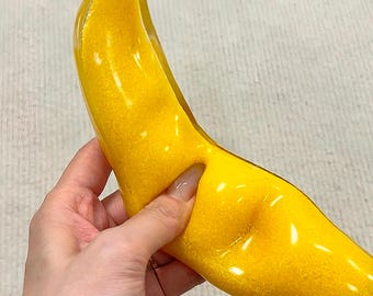 Pelota antiestrés de batido de plátano hecha a mano: juguete sensorial