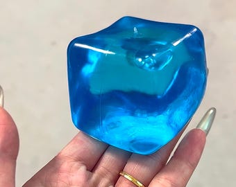 Bola antiestrés de cubitos de hielo azules hechos a mano / Cubos de hielo de gel antiestrés / Bola blanda / Bola blanda de crecimiento lento