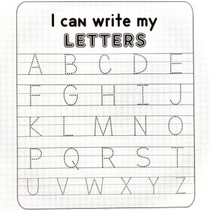 Op de afbeelding: Een zwart-wit werkblad met gestippelde lijnen om te oefenen met het schrijven van het alfabet in hoofdletters. De titel van het werkblad is "Ik kan mijn LETTERS schrijven".