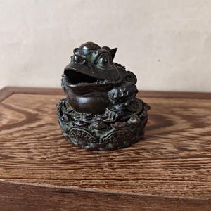 Vintage brons snidad padda rökelsekare staty