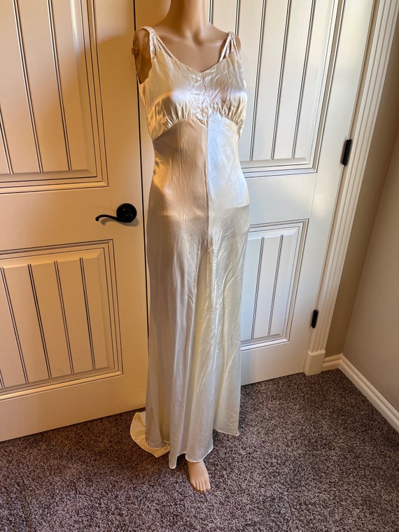Stunning 1930s Silk Satin Wedding Gown - image 4