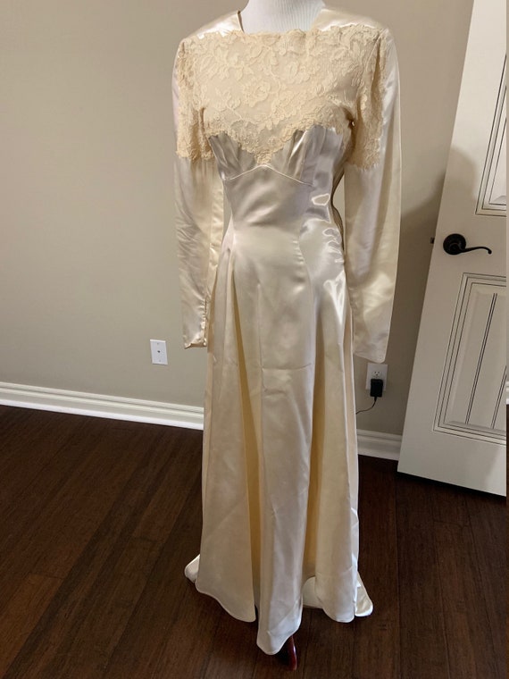 Fabulous 1940s Vintage Couture Lace and Satin Wedd