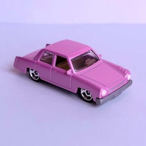 The simpsons family car of hot wheels