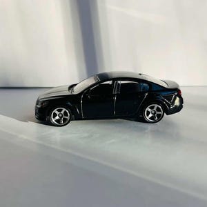 Matchbox Holden VF Commodore SSV