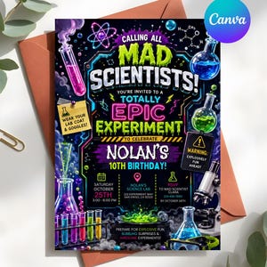 Może przedstawiać: Zaproszenie urodzinowe o tematyce naukowej z neonowym tekstem CALLING ALL MAD SCIENTISTS! TOTALLY EPIC EXPERIMENT, NOLAN'S 10TH BIRTHDAY. Zawiera ilustracje zlewek, probówek, mikroskopu i bulgoczącej zielonej cieczy na czarnym tle.