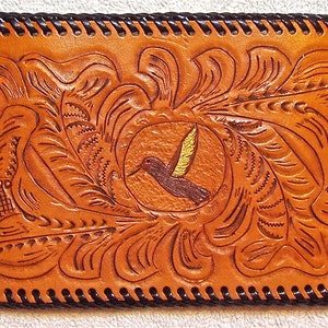 Carteira feminina de couro artesanal