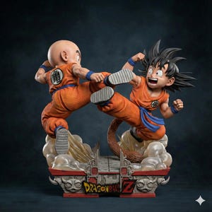Puede incluir: Una figura dinámica que representa a dos personajes con trajes naranjas y azules en una batalla de artes marciales. La base presenta el texto "Dragon Ball Z". Los personajes están en plena acción, con expresiones faciales detalladas.