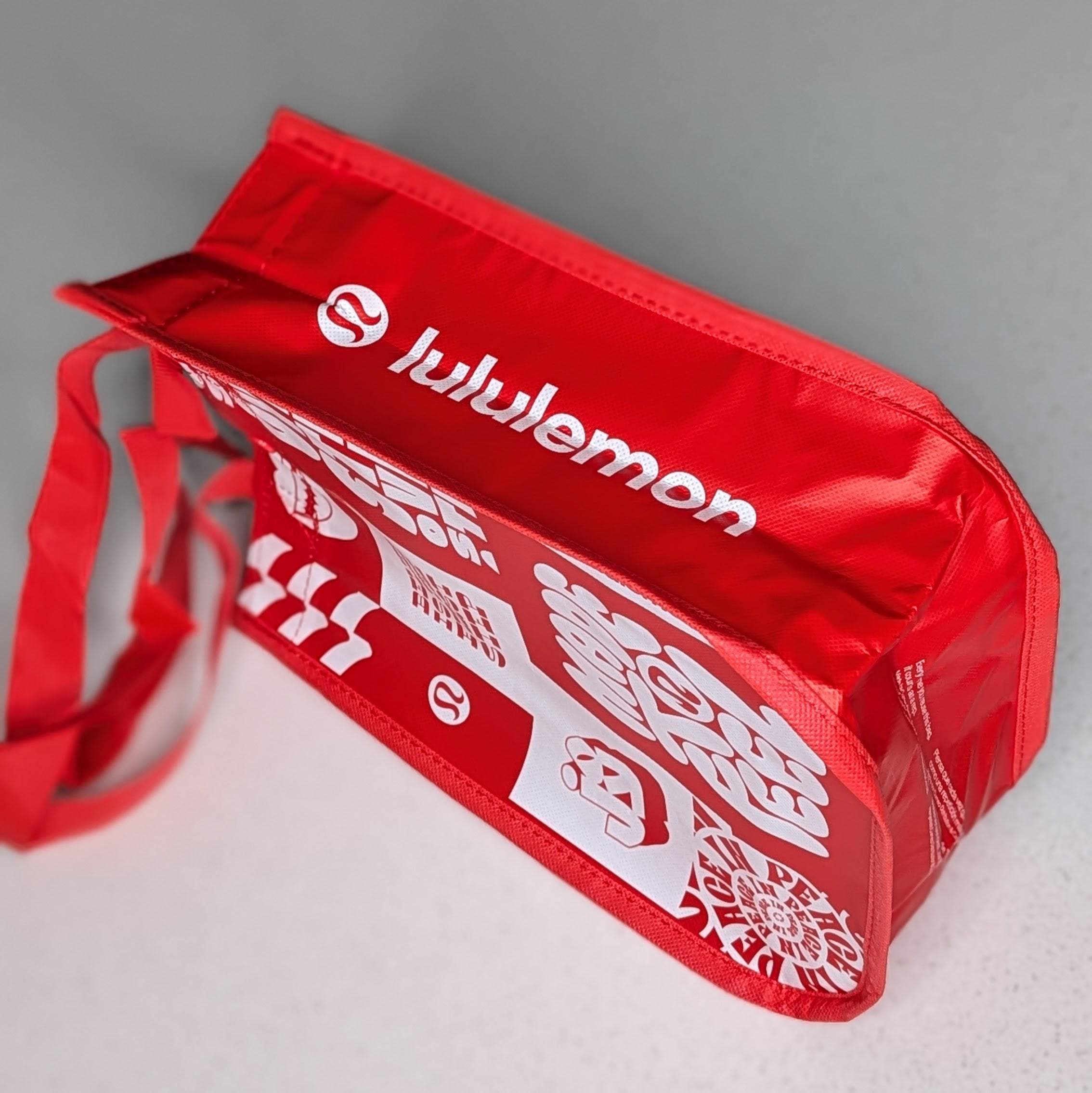 large lululemon shopping bag NWT Black Daily Multi-Pocket Tote 20L Snap Closure. Lululemon Style Tote Bags