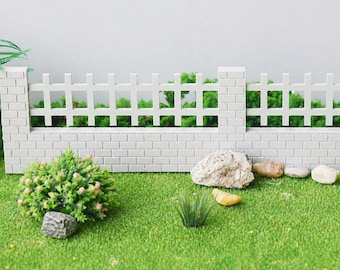 Diorama de jardín con modelo de valla y muro a escala 1:50.