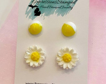 Polymer Clay earrings• Daisy earrings • lightweight • TWO pack Stud Earrings •  •Yellow stud earrings  • Gifts for her • Gift bag