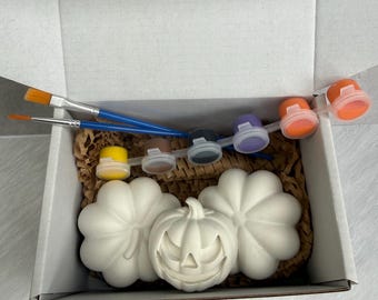 Halloween Paint Your Own Plaster Box – 2 Figurines, 1 magnet, 6 Paints, 2 Brushes
