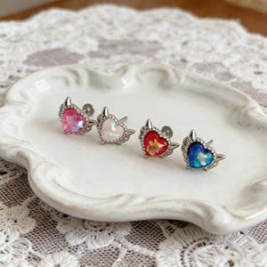 Anpassad Devil Heart Opal Labret Stud – Silverfärgade Horn Läpppiercingsmycken