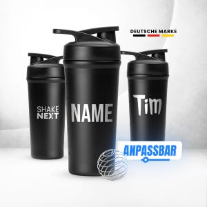 Könnte beinhalten: Drei schwarze Shaker-Flaschen mit silbernem Text. Einer trägt die Aufschrift "SHAKE NEXT", ein anderer "NAME" und der dritte "Tim". Ein silberner Drahtquirl liegt davor. Die Wörter "DEUTSCHE MARKE" und "ANPASSBAR" sind ebenfalls sichtbar.
